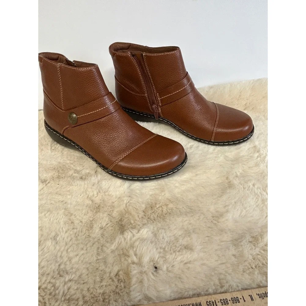 Clarks Collection Tan Leather Ankle Boots Ultimate Comfort Brown Booties Size 7